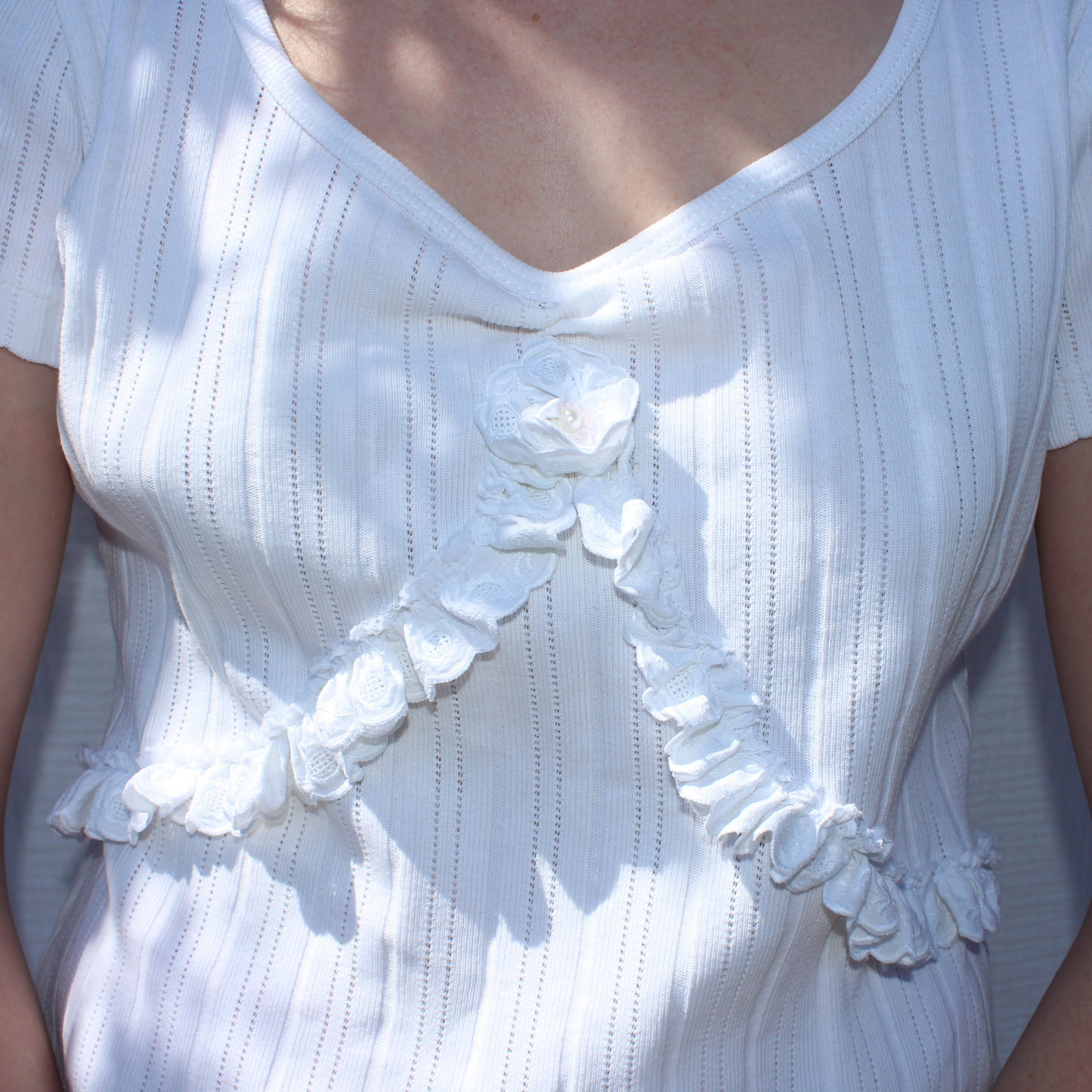 Tee-shirt blanc fleur dentelle